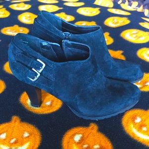 White mountain ankle boots